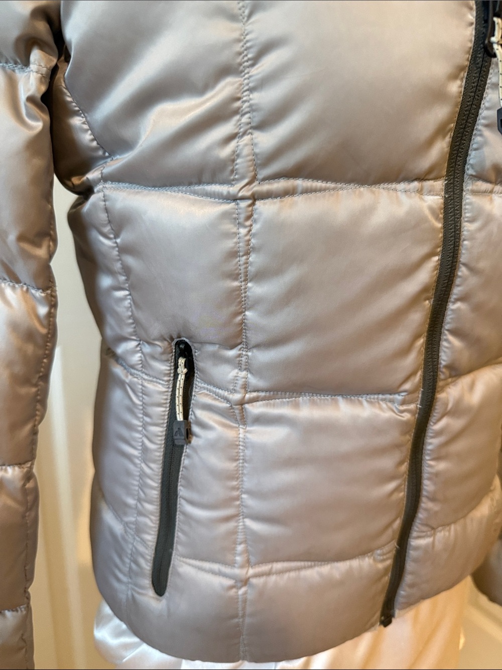 Eddie Bauer Silver Gray Down Puffer Jacket - Women's (sz - small) - Picture 3 of 9